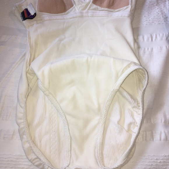 Vintage sexy white one piece bathing suit - Picture 5 of 5